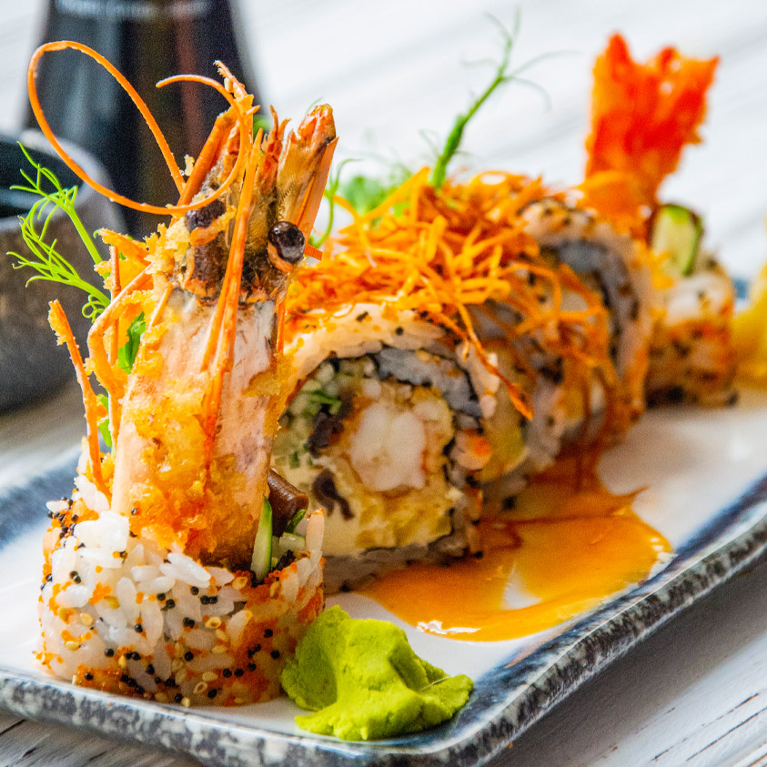 Roll with crispy shrimp and mango chili sauce - recipe from JS