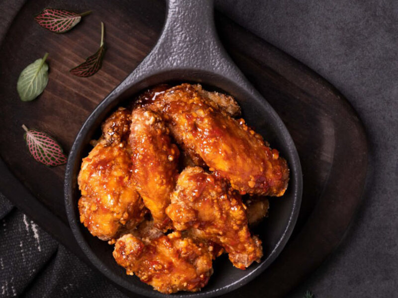 Fried chicken wings in spicy WOK sauce - recipe from JS