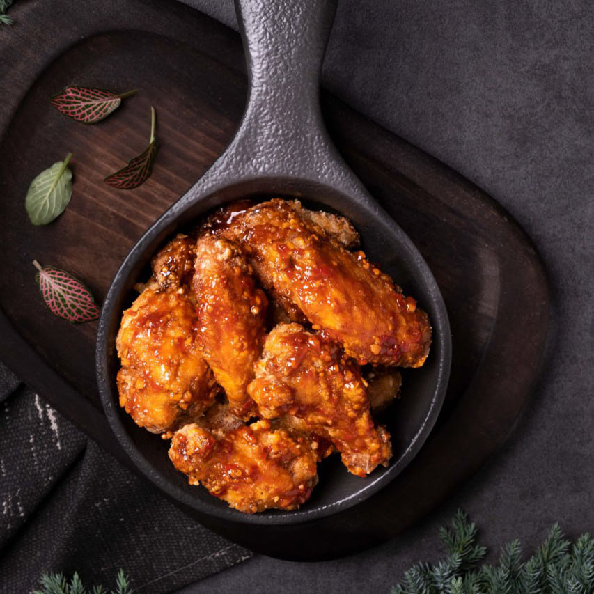 Fried chicken wings in spicy WOK sauce - recipe from JS